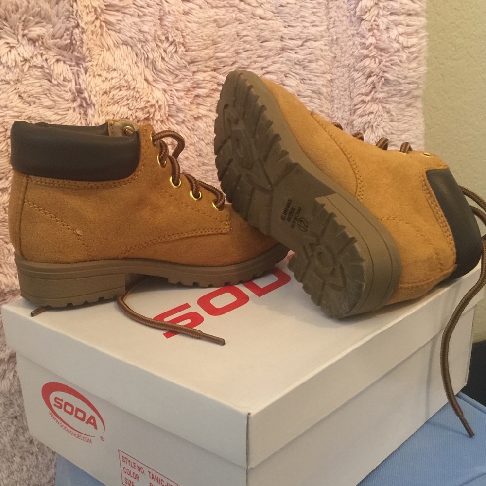 Unisex Work Boots.